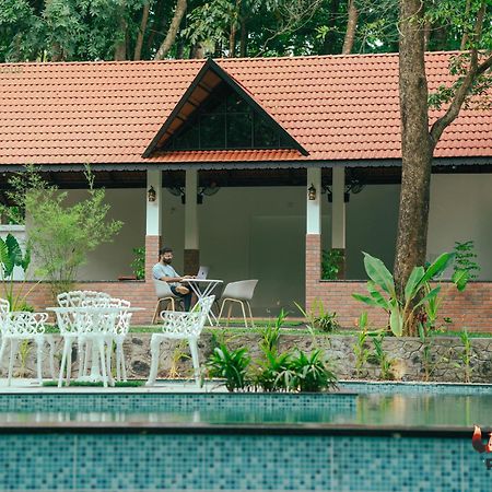 Hotel Athirapilly On The Rocks Athirappilly Exterior foto