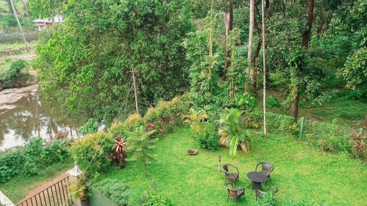 Hotel Athirapilly On The Rocks Athirappilly Exterior foto