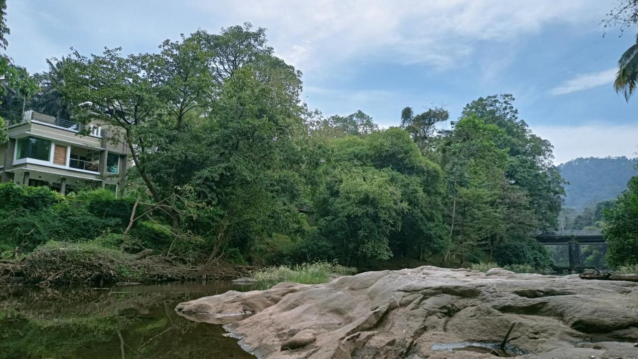 Hotel Athirapilly On The Rocks Athirappilly Exterior foto