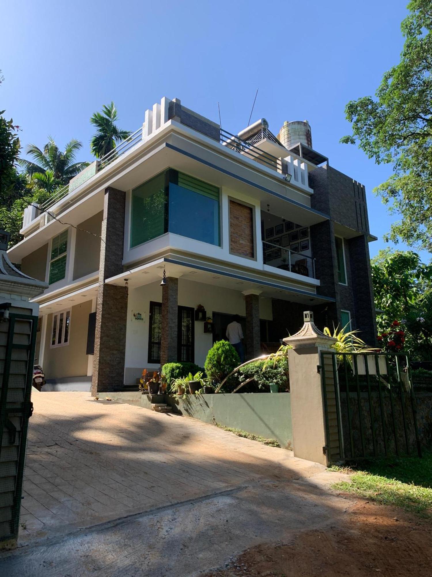 Hotel Athirapilly On The Rocks Athirappilly Exterior foto